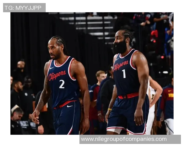 2020年火箭队与爵士队激战回顾：一场精彩的季后赛对决与球星表现分析